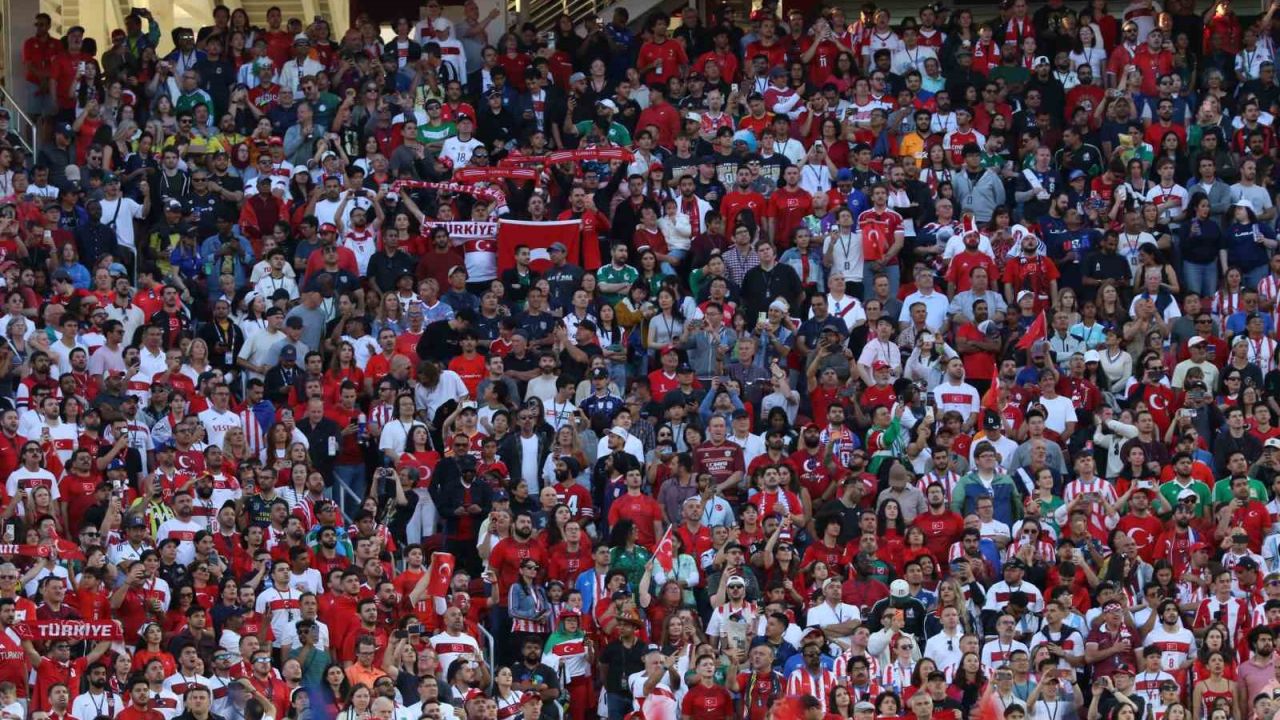 Türkiye - Paraguay maçını 68 bin 827 taraftar takip etti