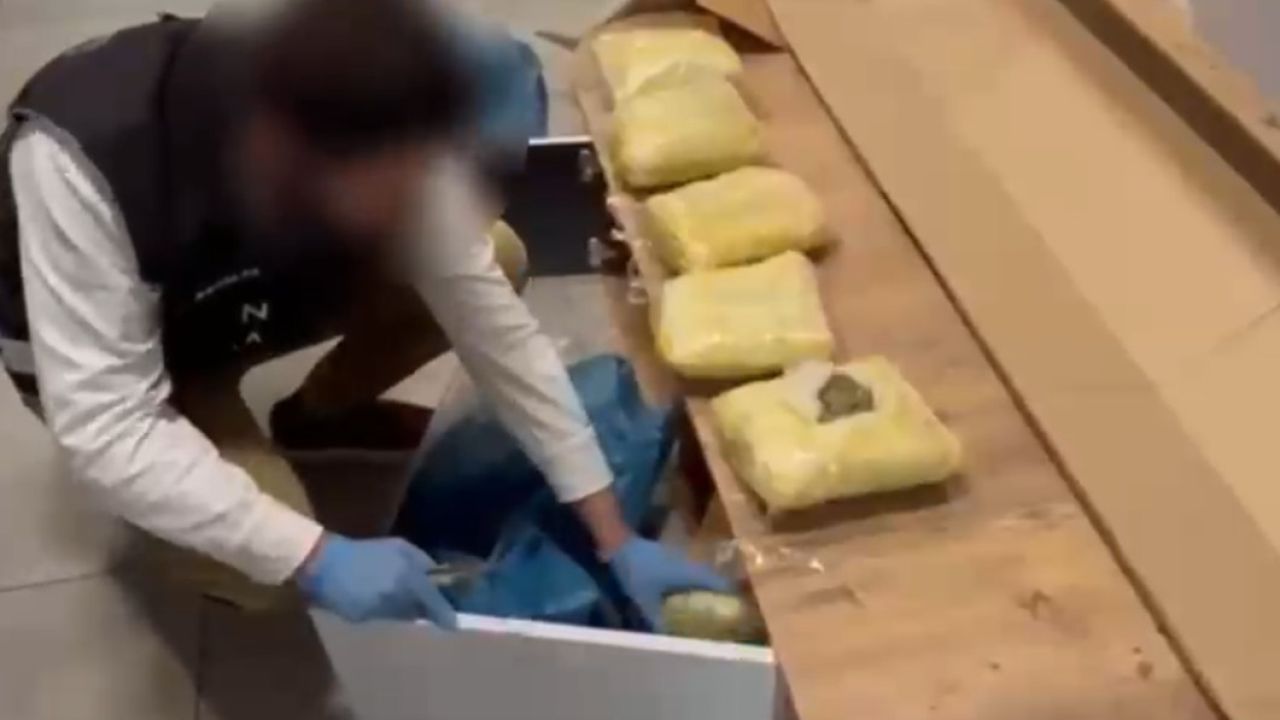 TV ünitesinde uyuşturucu gizleyip, kargoyla uyuşturucu sevkiyatına polis engeli