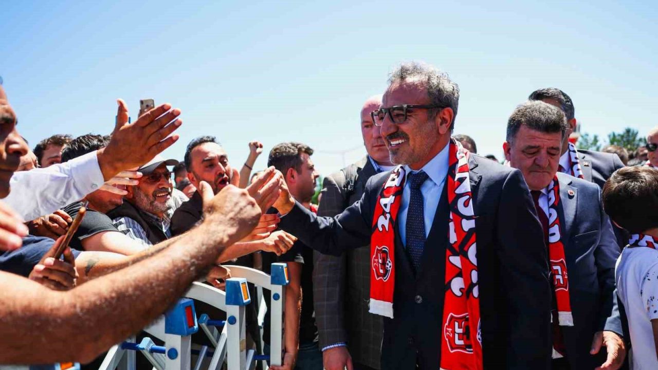Ulukaya memleketi Erzincan’da coşkuyla karşılandı
