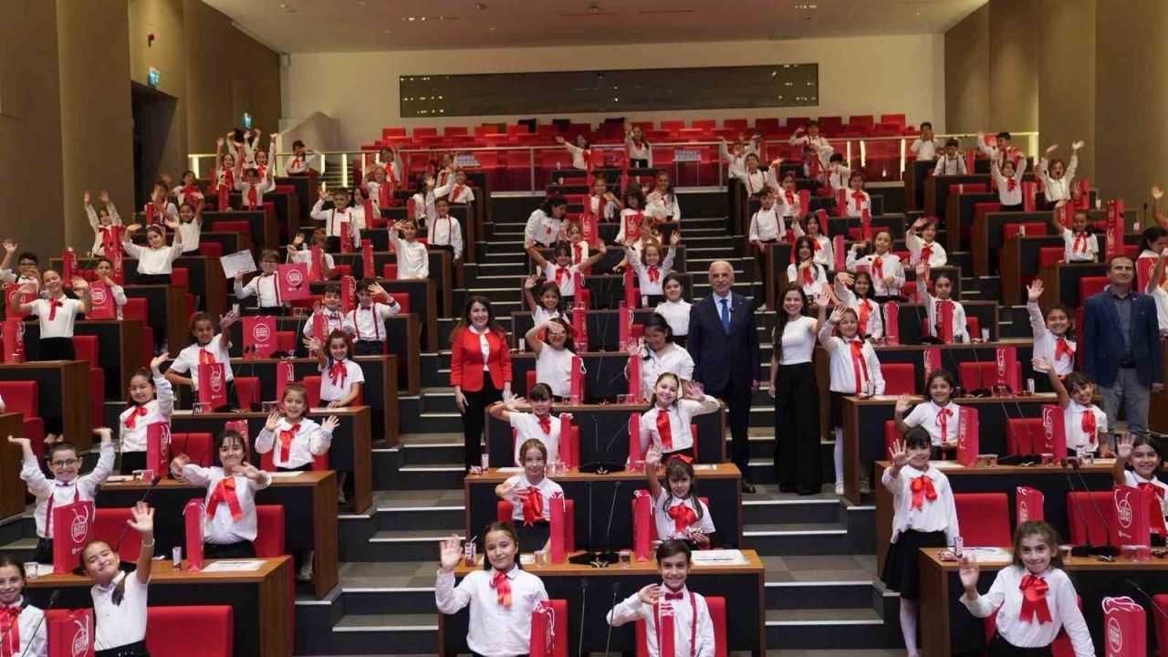 Ümraniye’de verilen söz tutuldu: 120 öğrenci tablet sahibi oldu