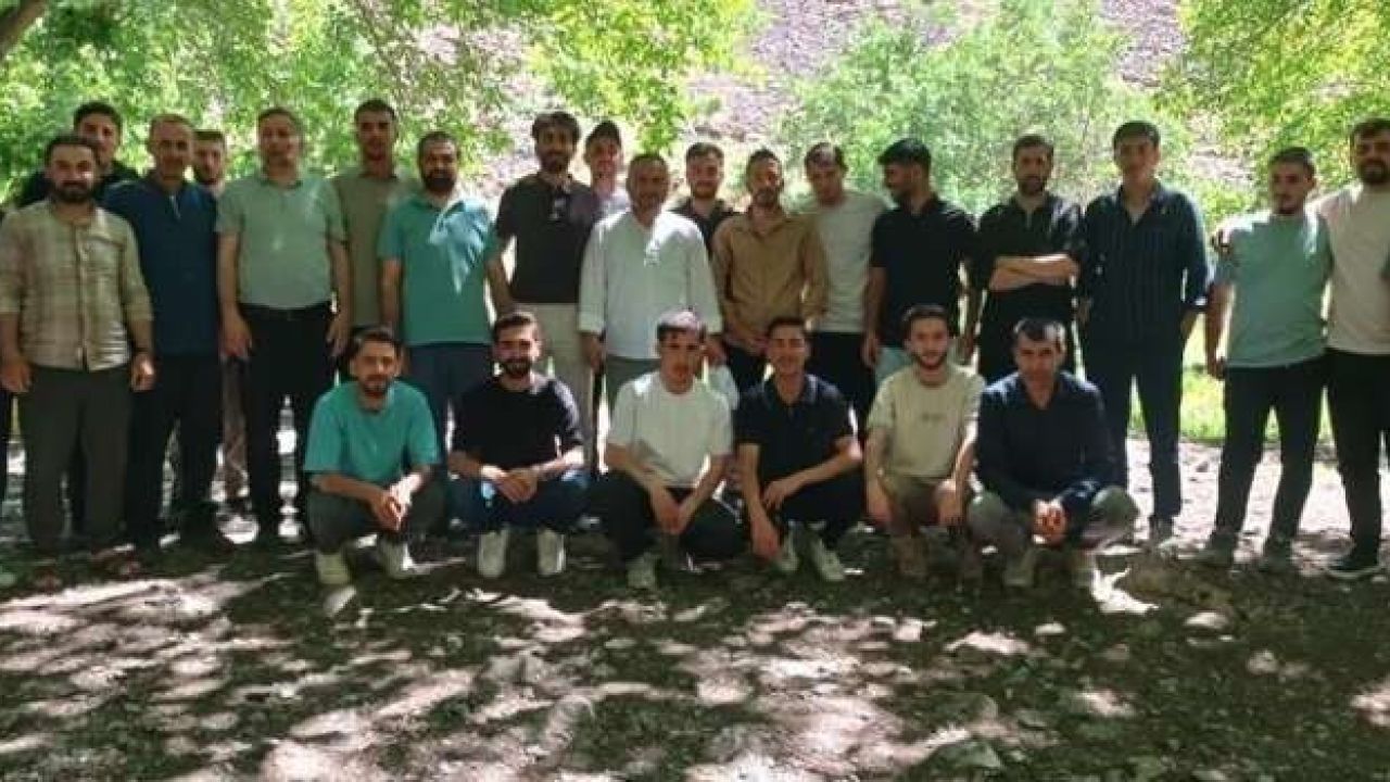 ‘Umre Ödüllü Gençlik Bilgi Yarışması’na katılan gençlere piknik sürprizi
