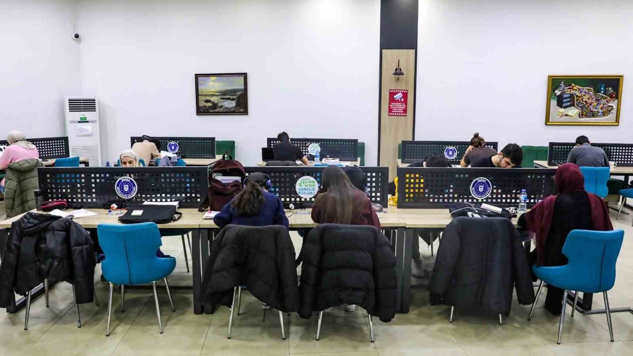 Üniversite adayları için deneme sınavı