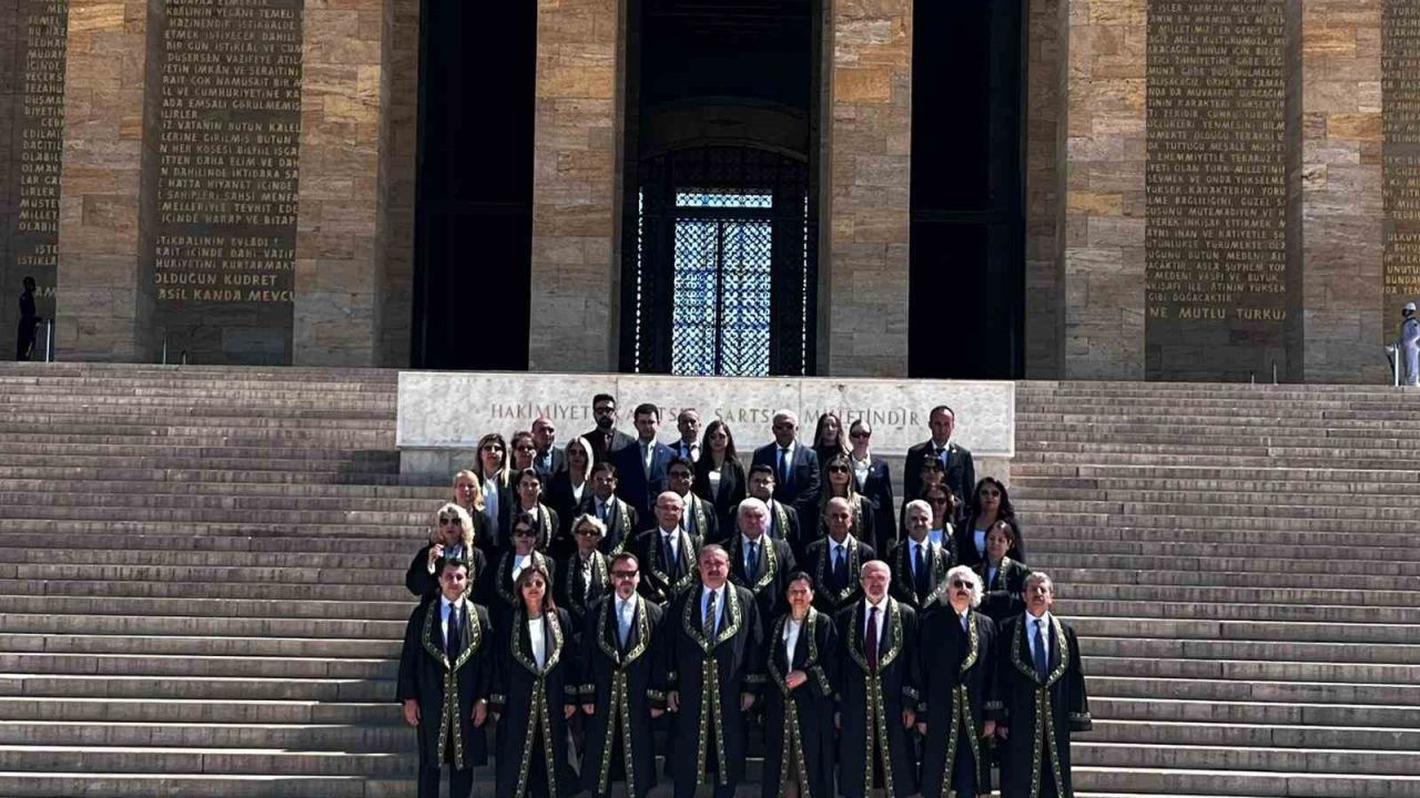 Uyuşmazlık Mahkemesi Başkanı Güleç, Anıtkabir’i ziyaret etti
