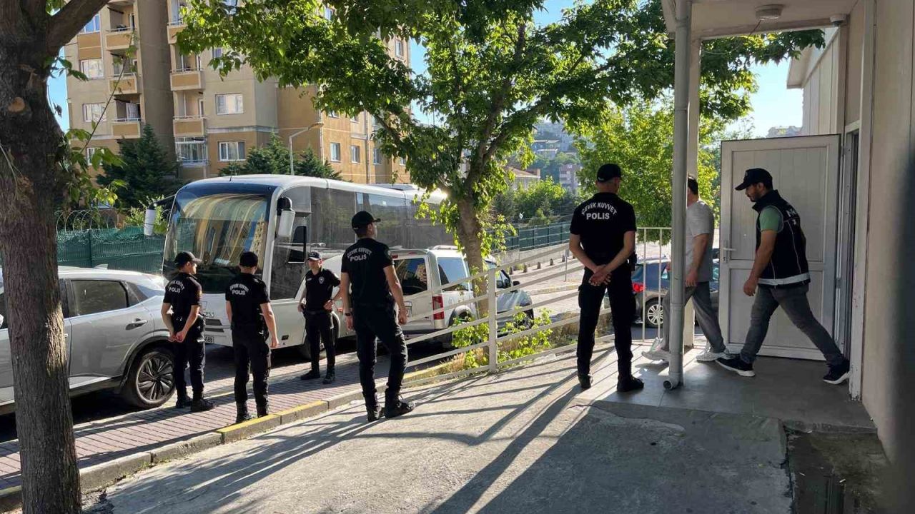 Uyuşturucu operasyonundan gözaltına alınan ünlüler adliyeye sevk edildi