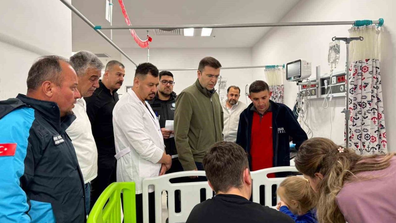 Vali Akmeşe, selde yaralanan vatandaşları hastanede ziyaret etti