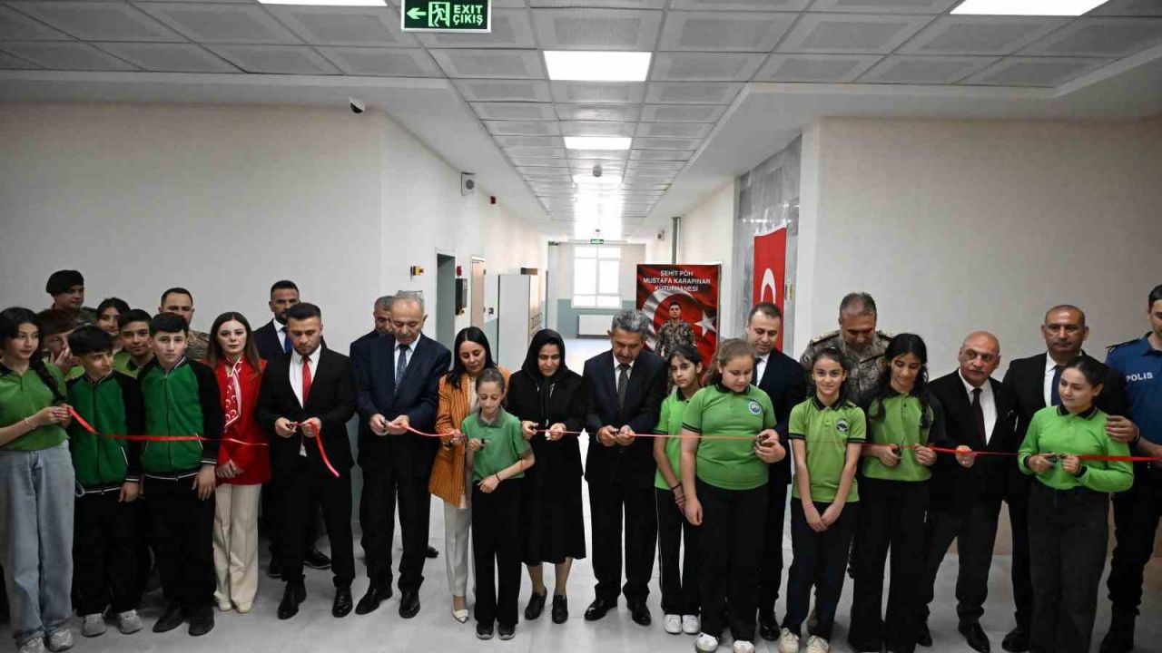 Vali Ekici: "Bu topraklar için can vermeye hazır bir milletiz"