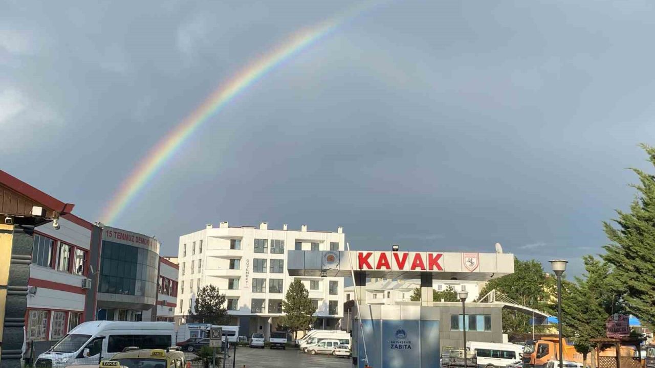 Yağmur sonrası gökkuşağı güzelliği