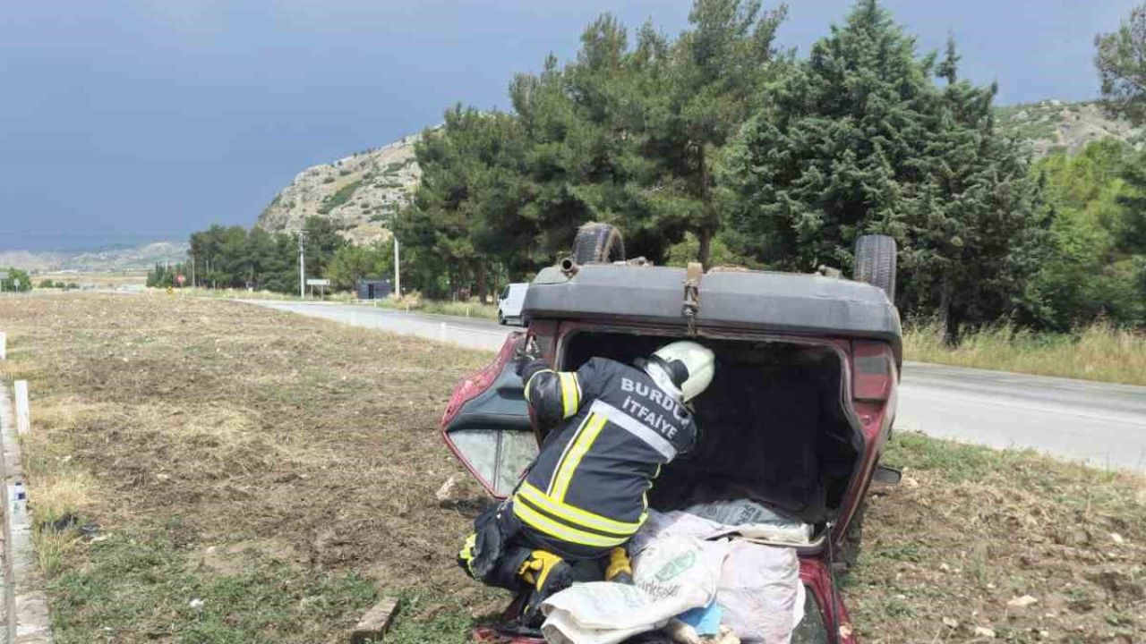Yoldan çıkan otomobil takla attı: 2 yaralı