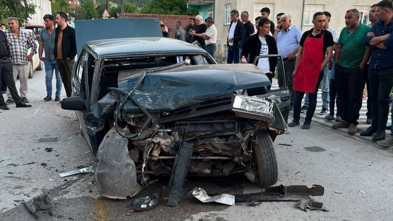 Yozgat’ta freni patlayan otomobil iki araca çarptı: 6 yaralı