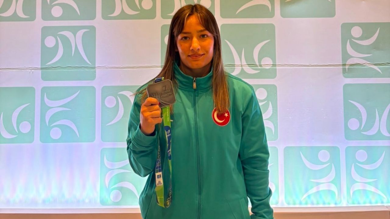 Zehra Demir dünya ikincisi oldu