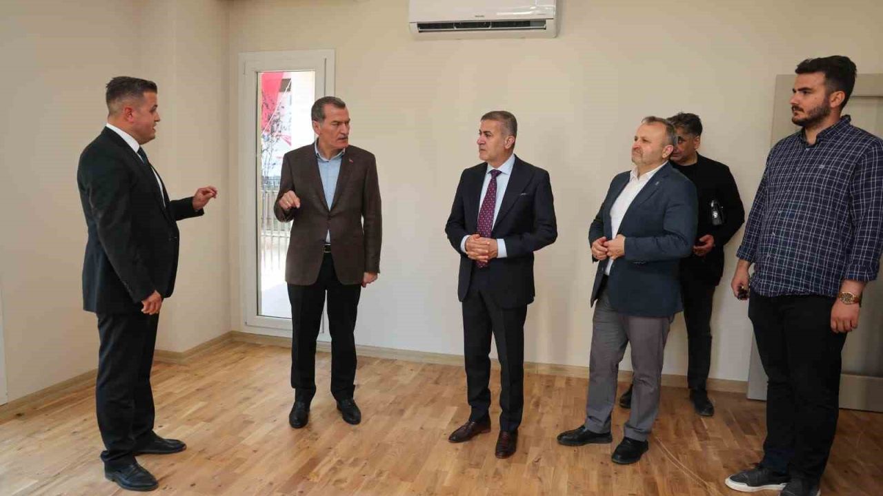 Zeytinburnu’nda Alya Merkezefendi Konutları’nın anahtar teslim töreni gerçekleştirildi