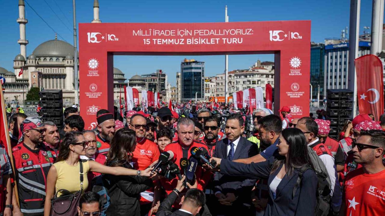 15 Temmuz şehitleri anısına dev kortej