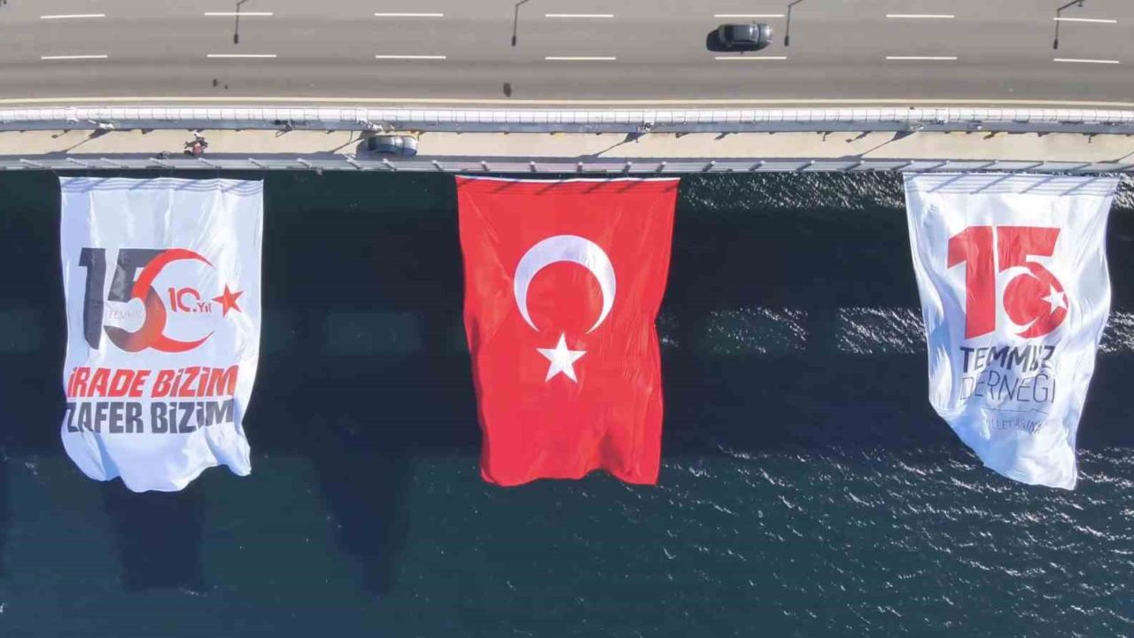 15 Temmuz’un 10’uncu yılı anısına Çanakkale Köprüsü’nde Türk bayrağı dalgalandırıldı
