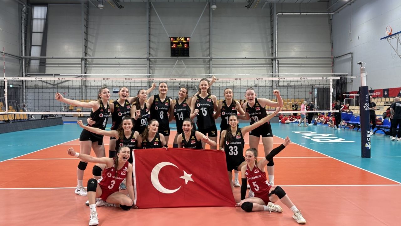 18 Yaş Altı Milli Kadın Voleybol Takımı finalde
