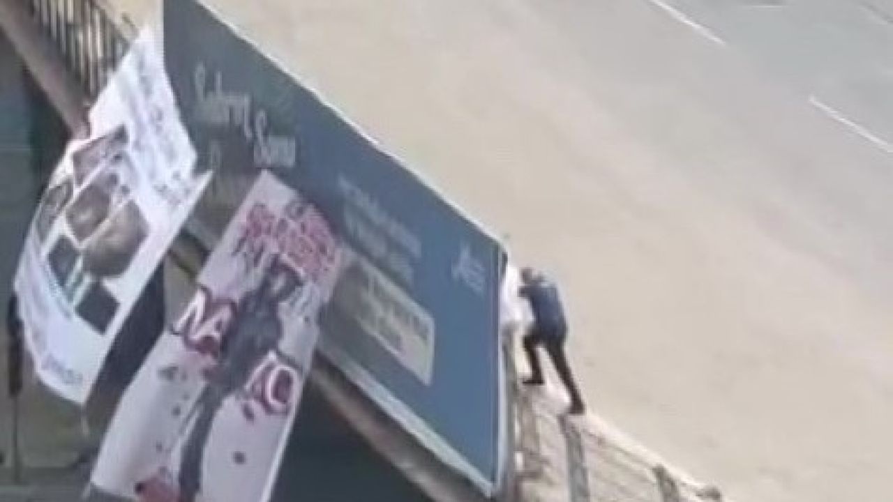 Adana’da köprüye NATO protestosu için pankart asan şahıs gözaltına alındı