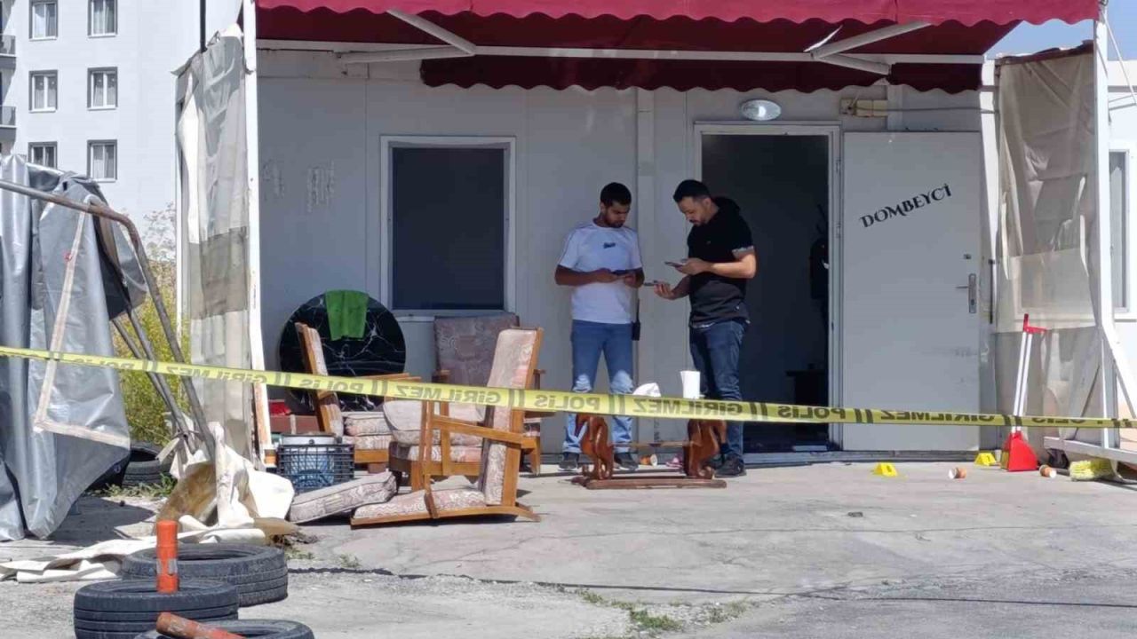 Afyonkarahisar’da minibüs durağına silahlı saldırı: 1 ölü, 1 yaralı