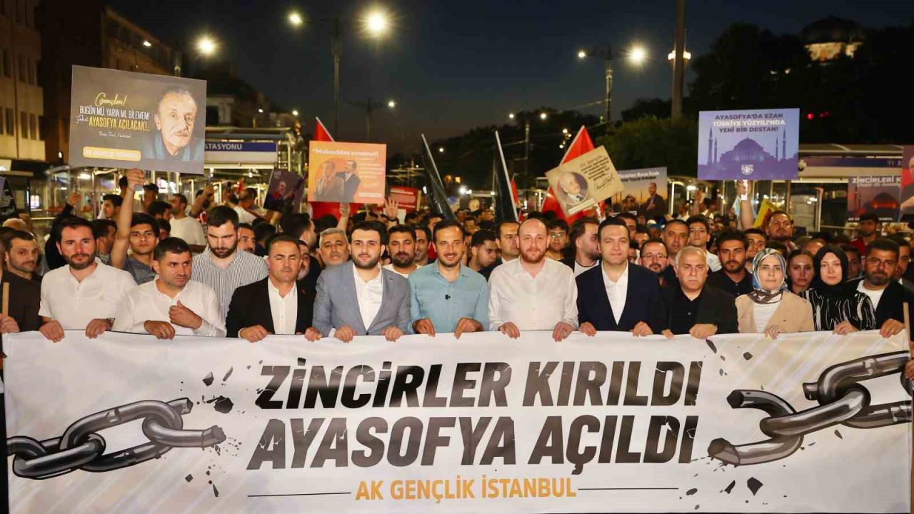 AK Parti Gençlik Kolları’ndan düzenlenen Ayasofya Yürüyüşü’ne binler katıldı