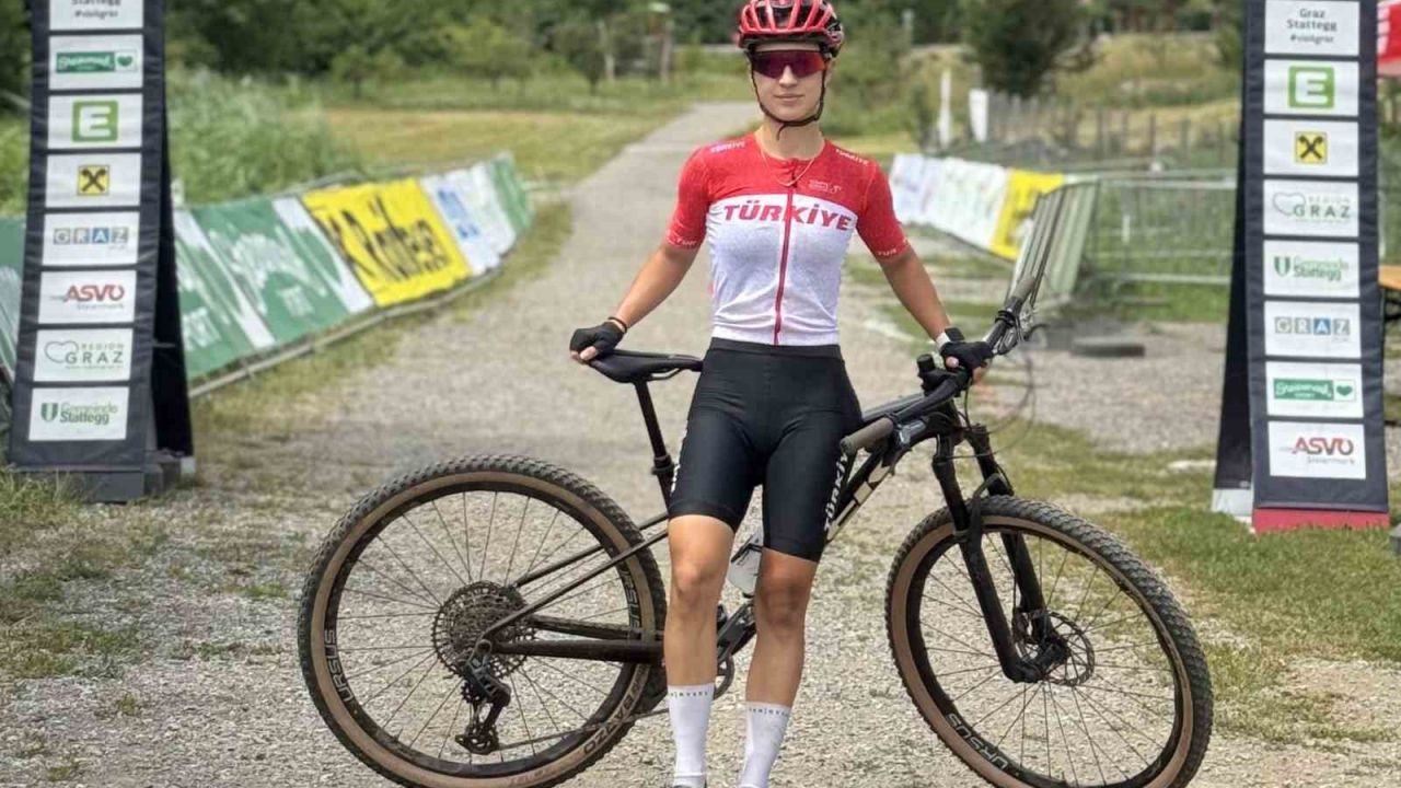 Akhisarlı bisikletçi, Dağ Bisikleti Milli Takımı’nın tek kadın sporcusu oldu