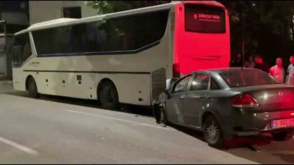 Alkollü sürücü önce duvara sonra otobüse çarptı: 2 ağır yaralı