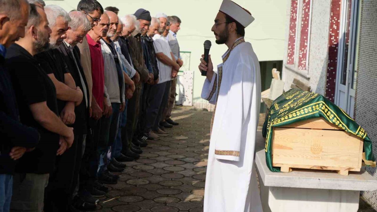 Annesiyle birlikte silahlı saldırıda ölen 4 yaşındaki Öykü Naz toprağa verildi