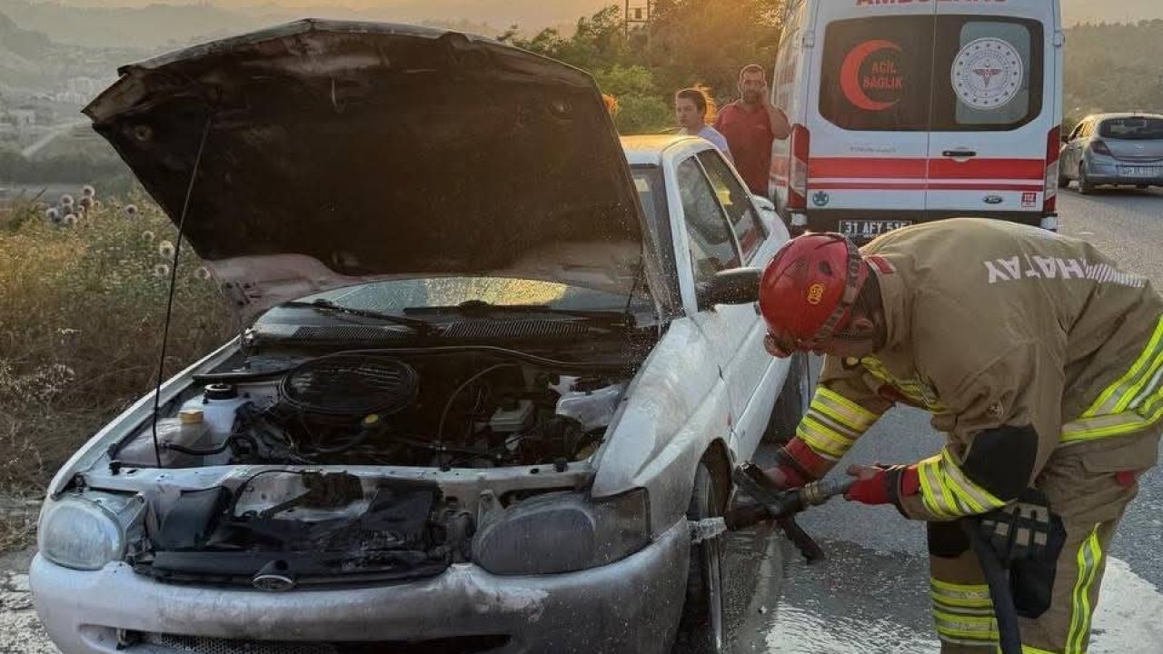 Antakya’da otomobilin motorundan alevler yükseldi