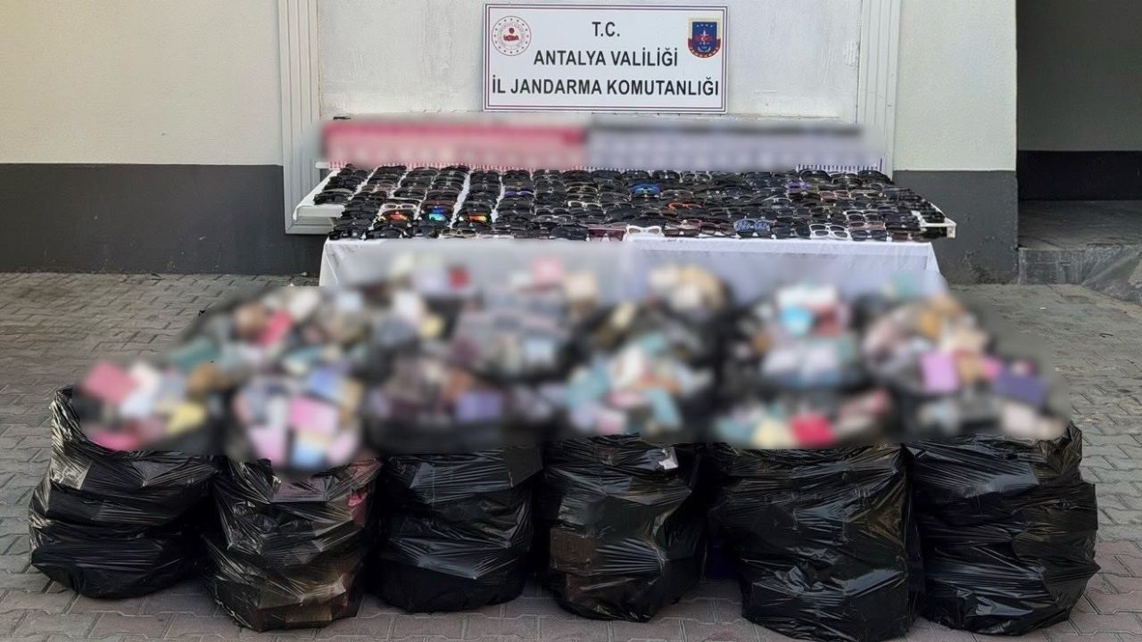 Antalya’da 5 milyon liraya yakın kaçak gözlük ve parfüm operasyonu