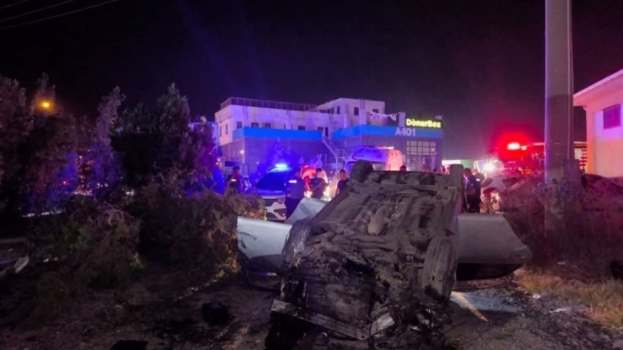 Arsuz’da takla atan otomobildeki 3 kişi yaralandı