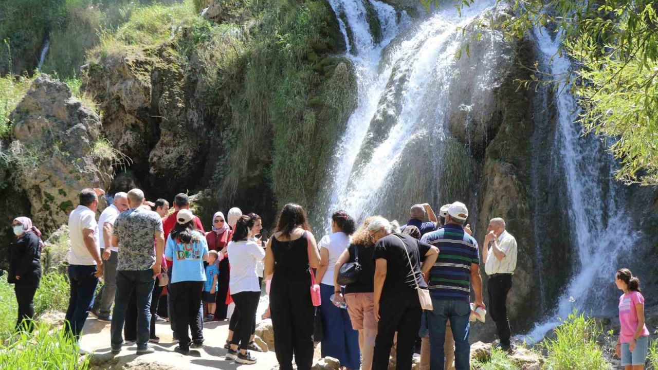 Avrupa’nın sıcağından kaçan gurbetçiler Girlevik’e akın etti