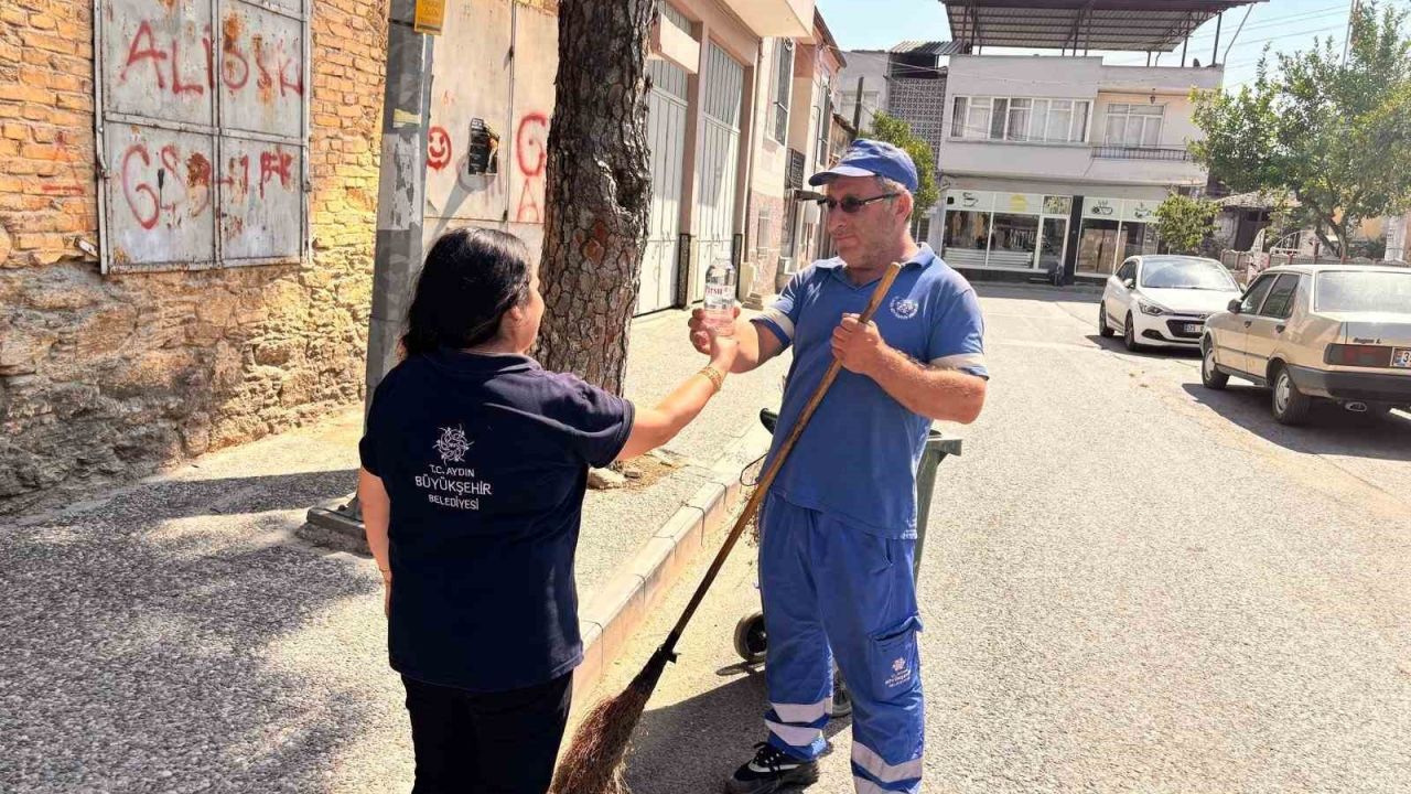 Aydın Büyükşehir ve ASKİ personellerine sıcak havada su desteği
