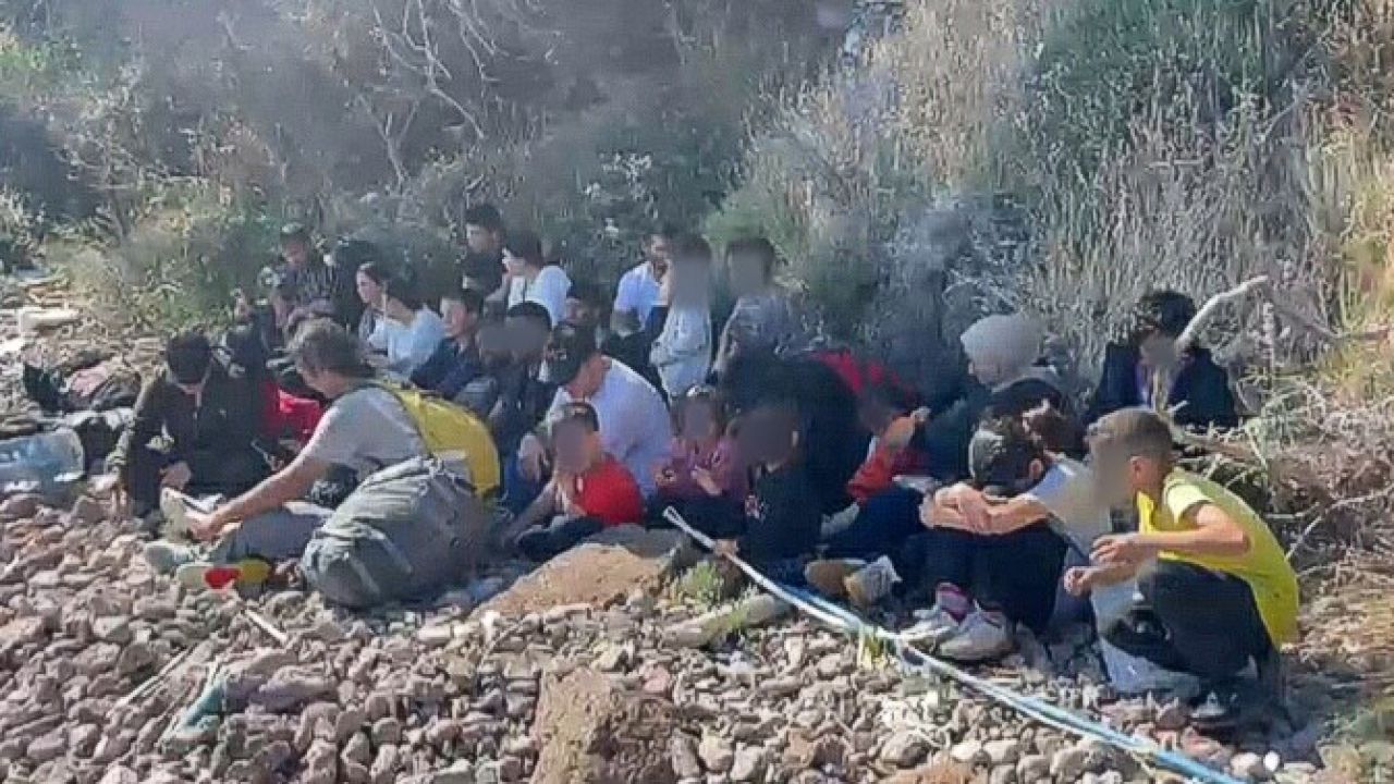 Ayvacık’ta 30 kaçak göçmen yakalandı