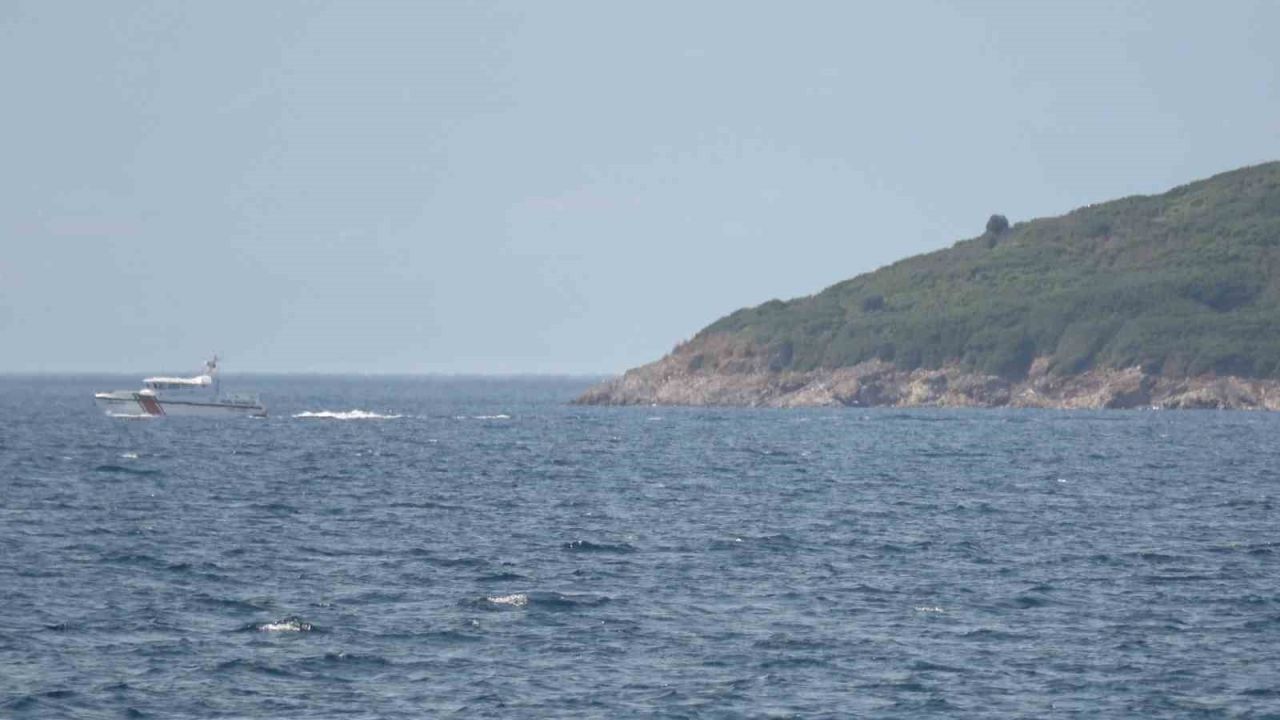 Ayvalık’ta denizde kaybolan genci arama çalışmaları aralıksız sürüyor