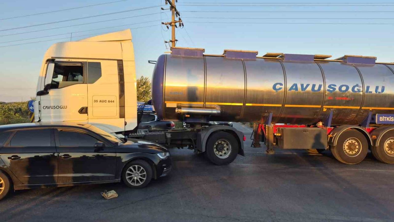 Ayvalık’ta kavşakta tır ile otomobil çarpıştı; 6 kişi hafif yaralandı