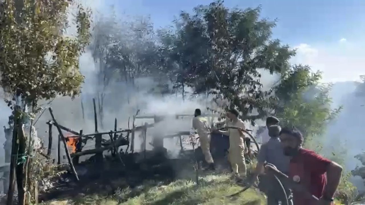 Bahçe yangını ormanlık alana sıçramadan söndürüldü