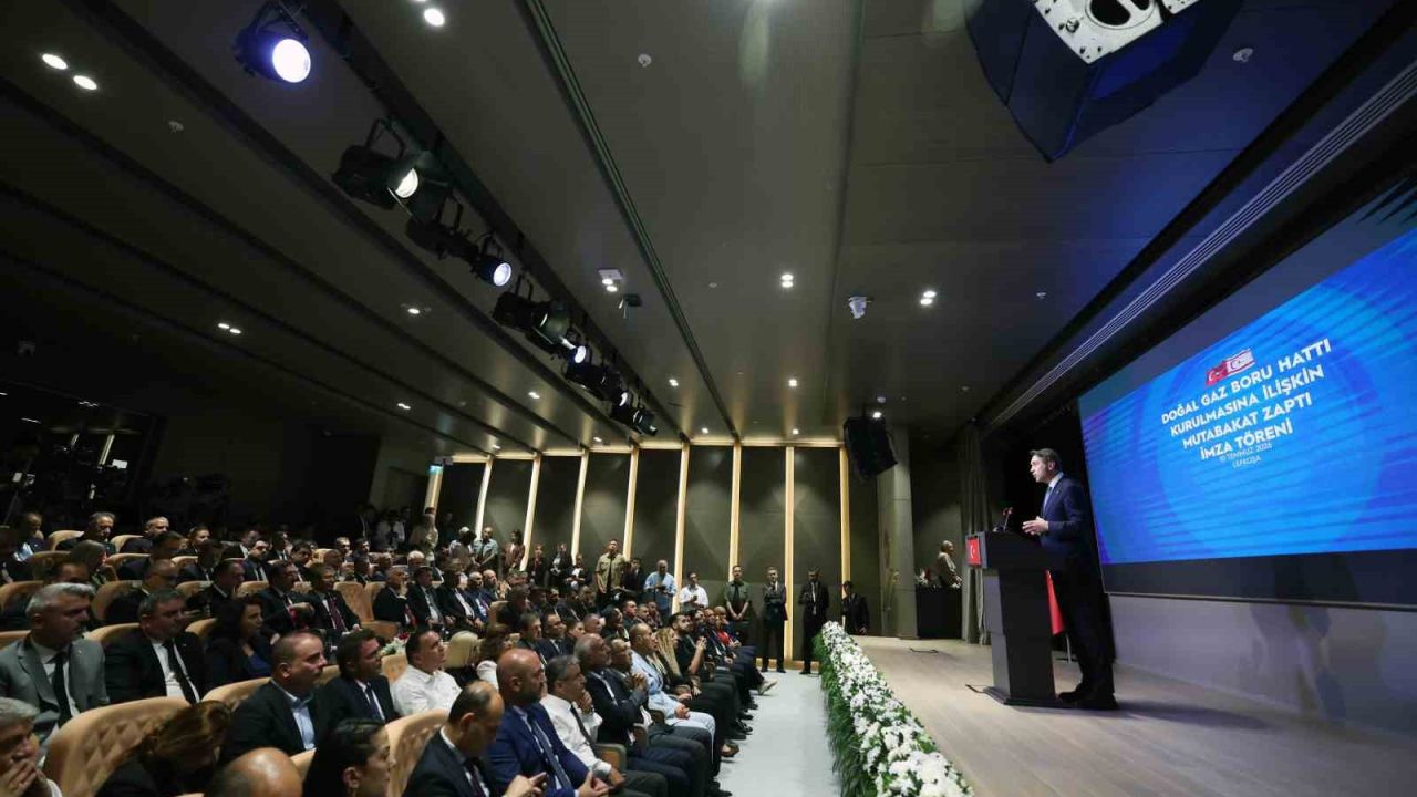 Bakan Bayraktar: "Türkiye-KKTC arasında yaklaşık 101 kilometre uzunluğunda doğal gaz iletim hattı inşa edeceğiz"