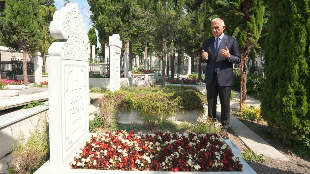 Bakan Ersoy’dan Fatih Külliyesi Haziresi’ne anlamlı ziyaret