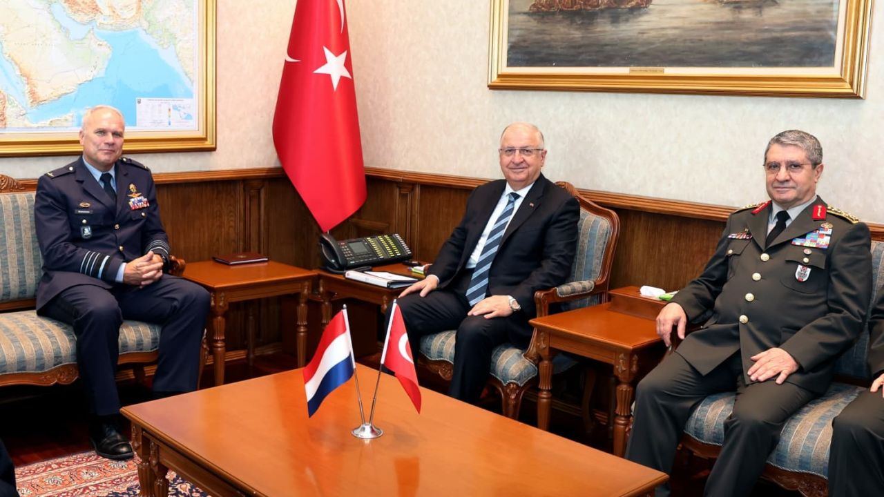 Bakan Güler, Hollanda Genelkurmay Başkanı Orgeneral Eichelsheim’i kabul etti