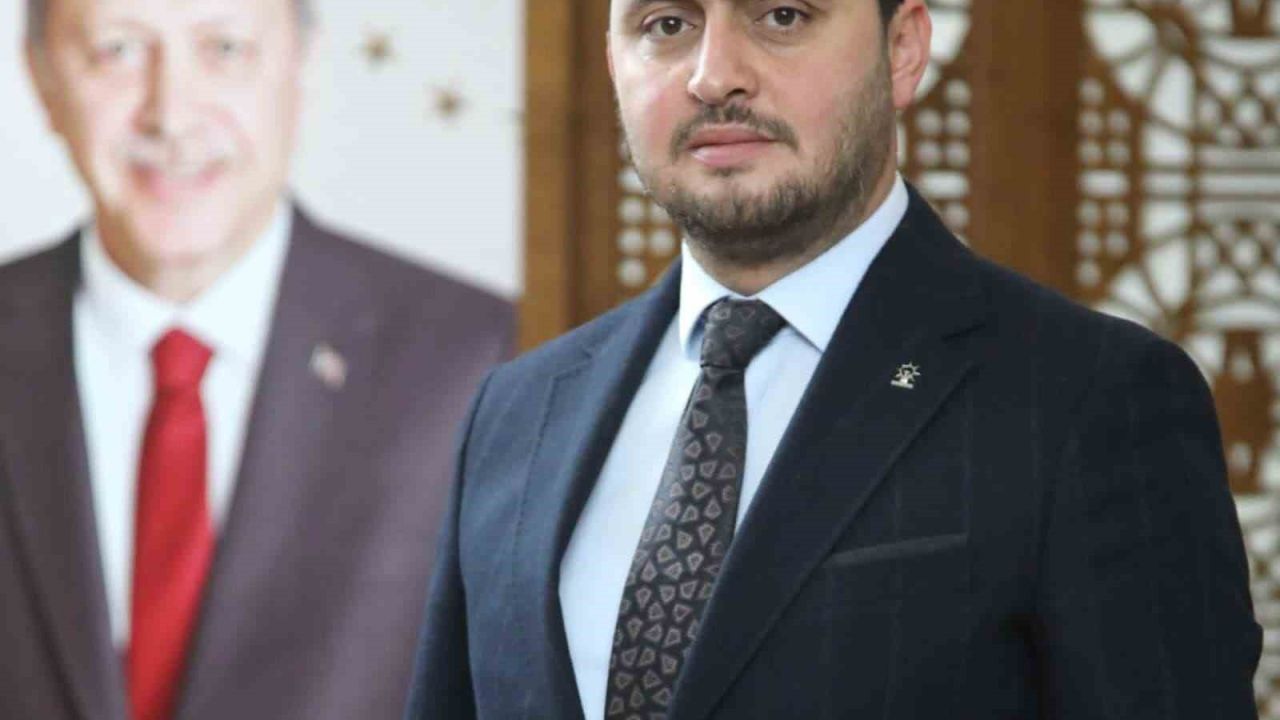 Başkan Selmanoğlu: "Gençlerin önünü açan siyasi hareketiz"