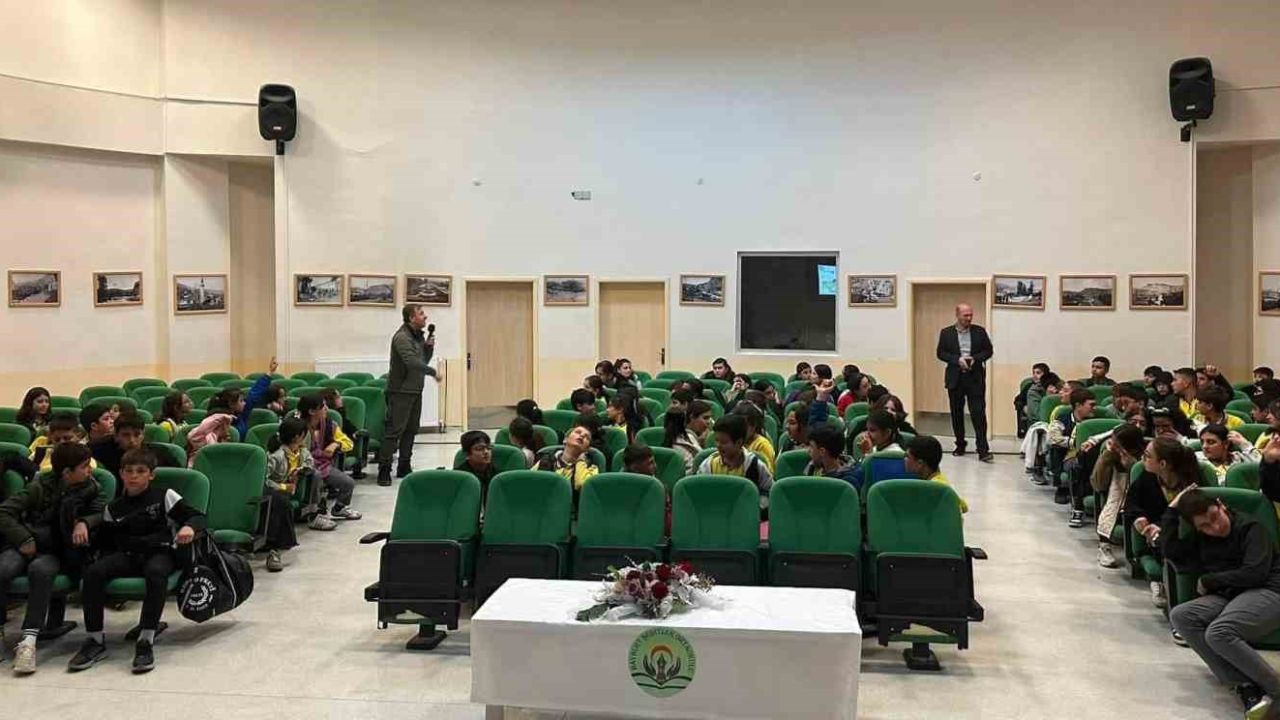 Bayburt’ta 587 öğrenciye doğa eğitimi verildi