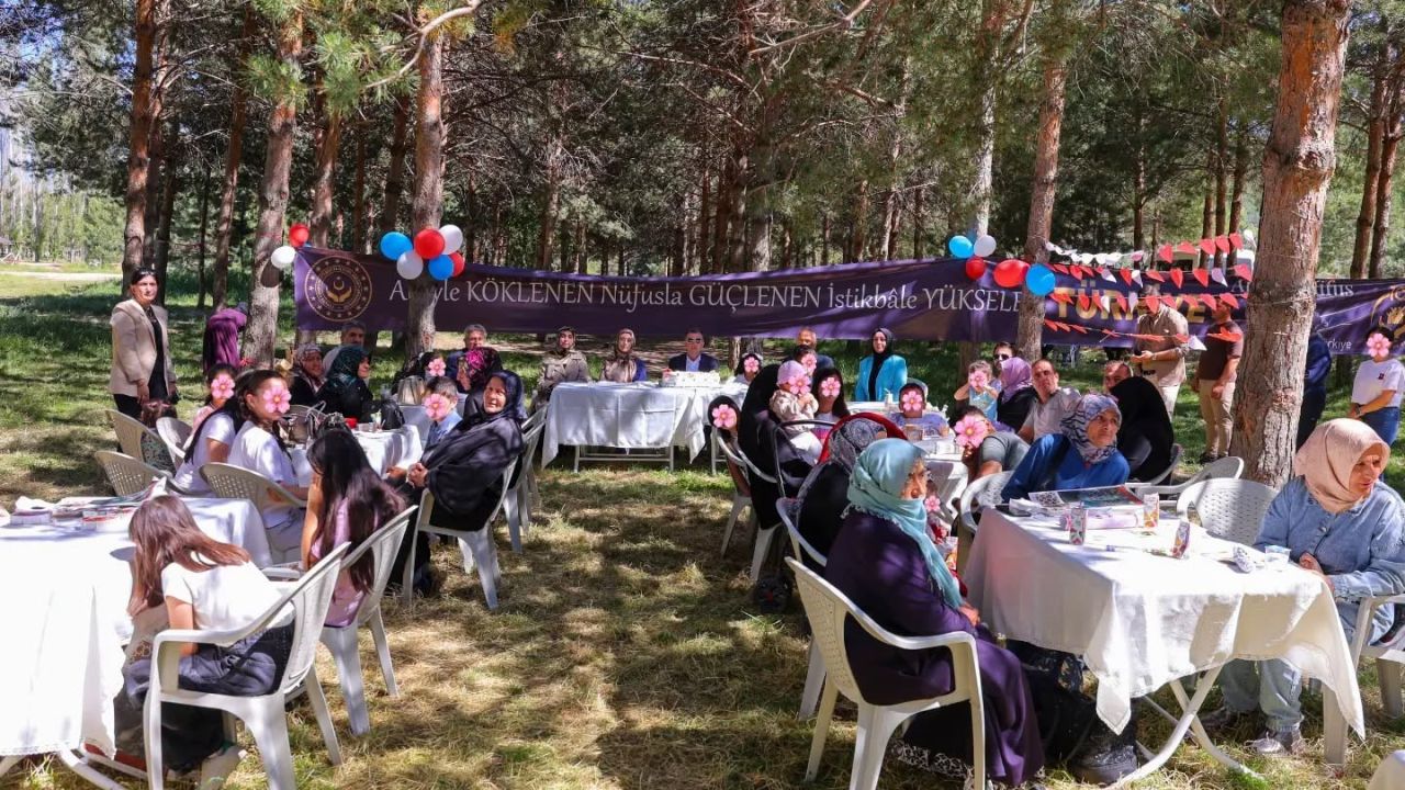 Bayburt’ta Koruyucu aileler ve çocuklar piknikte buluştu
