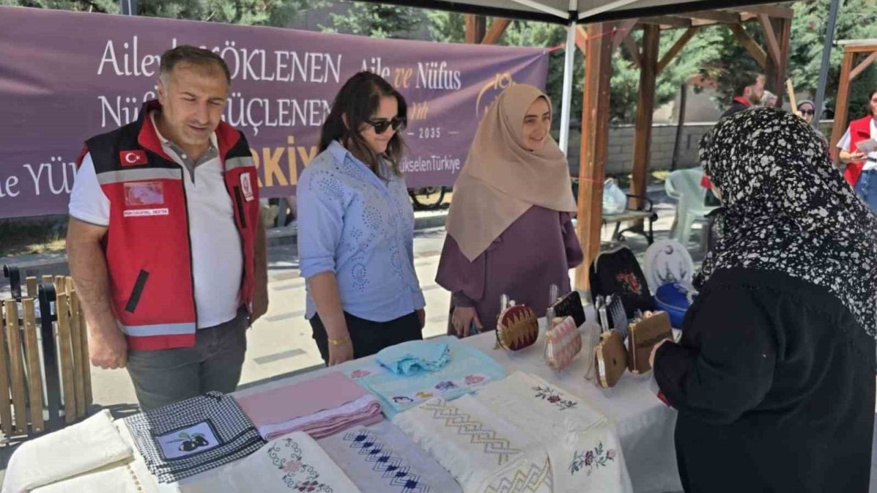 Bayburt’ta şehit ve gazi ailelerinin el emeği ürünleri sergilendi