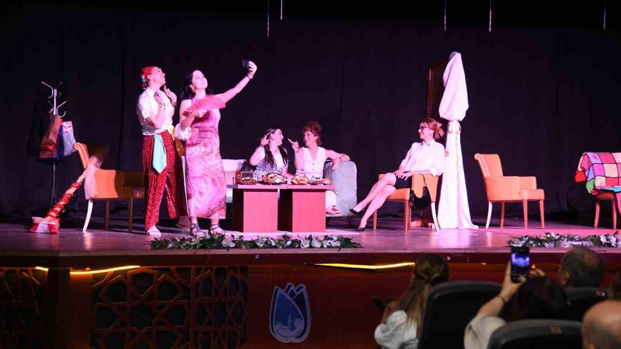’Benim adım kadın’ izleyenleri hem güldürdü hem düşündürdü