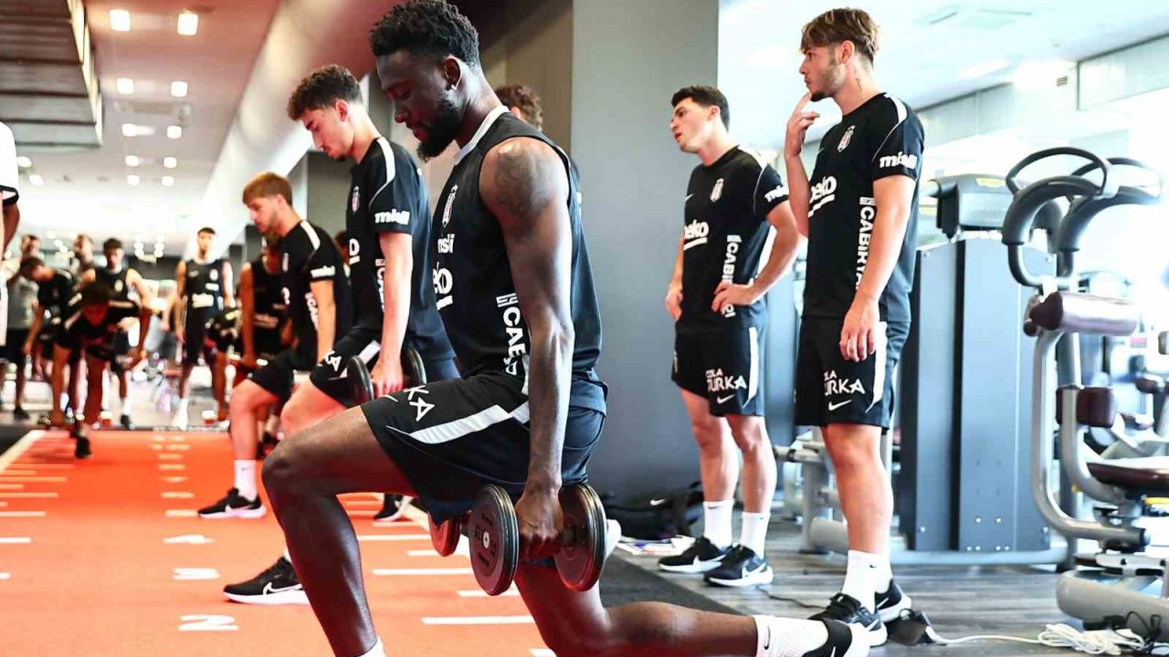 Beşiktaş, salonda çalıştı
