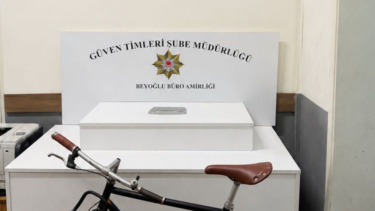 Beyoğlu’nda bisiklet çalan hırsız kamerada