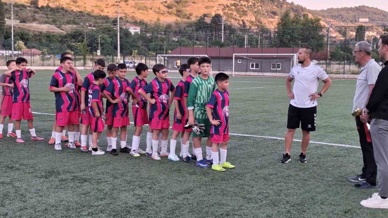Bilecik U12 Gençler Ligi’nin şampiyonu 4 Eylülspor oldu
