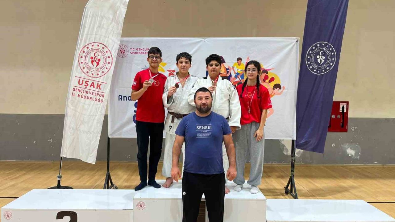 Bilecikli judocular yarı final biletini 4 madalyayla aldı