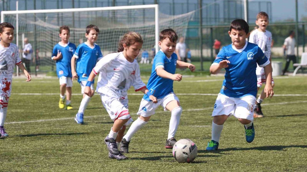 Bolu’da Mini Minikler Futbol Turnuvası heyecanı başladı