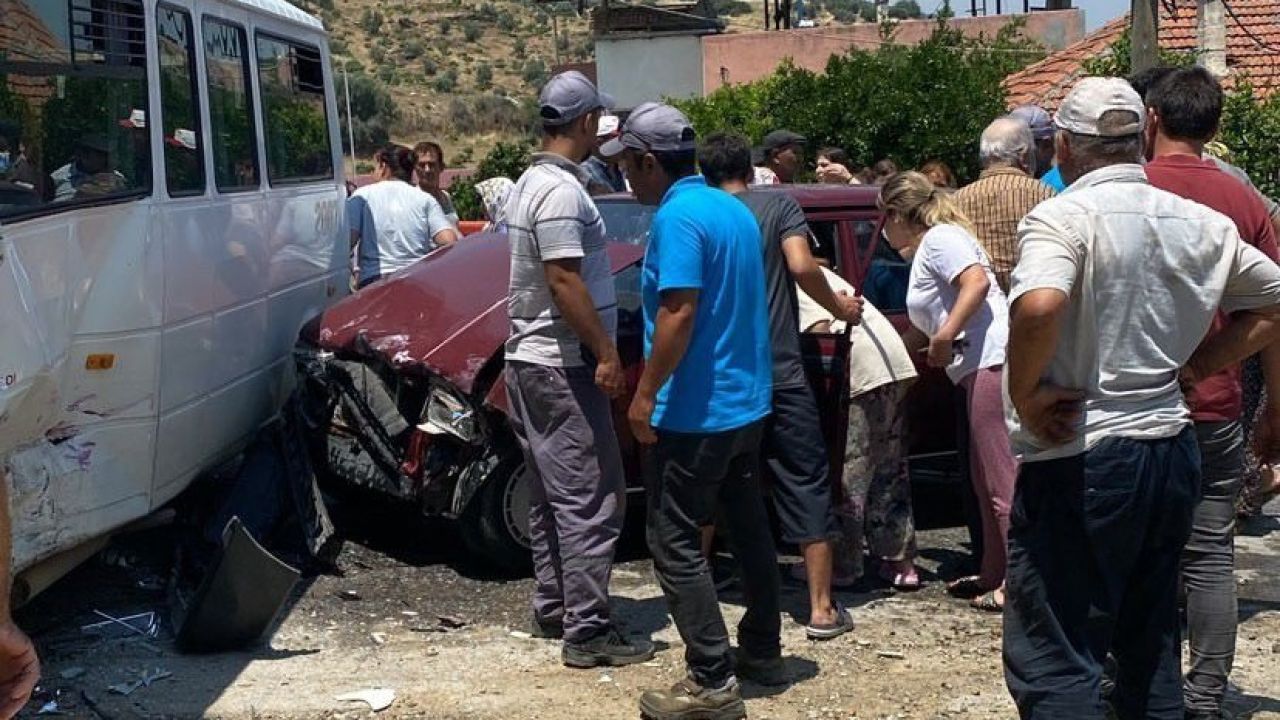 Bozdoğan’da işçi servisi ile otomobil çarpıştı:3 yaralı