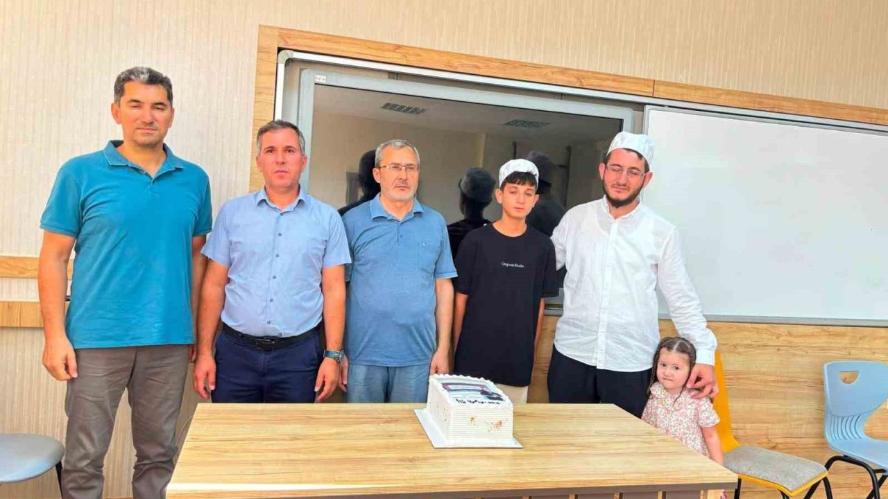 Burhaniye’de İmam Hatip Ortaokulu Kur’an Kursu ilk meyvesini verdi.