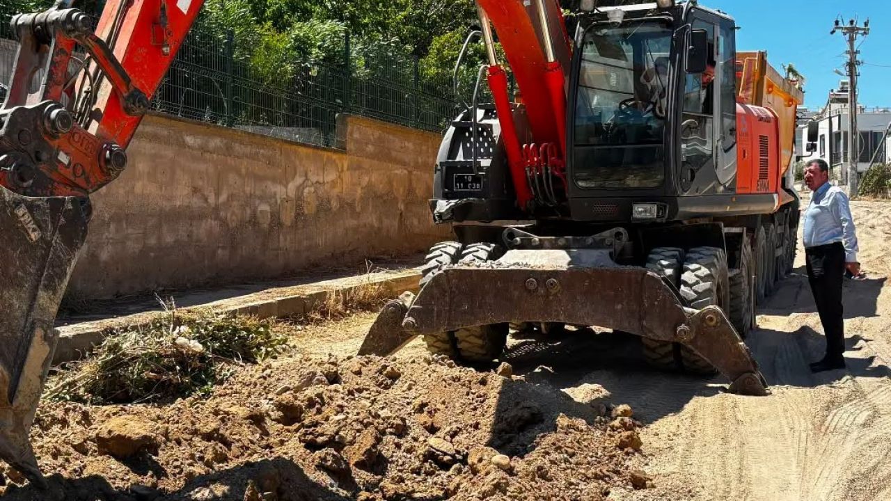 Burhaniye’de sahil yoluna Büyükşehir desteği