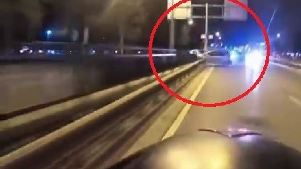 Bursa’da otomobil bariyerlere çarpıp böyle takla attı...Feci kaza kask kamerasında
